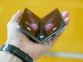 Galaxy Z Fold 8 (nieprzedstawiony na zdjęciu) może nie być tak „wolny od zagięć”, jak się go reklamuje.