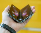 Galaxy Z Fold 8 (nieprzedstawiony na zdjęciu) może nie być tak „wolny od zagięć”, jak się go reklamuje.