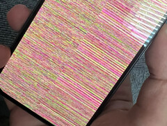 Przykład zaśniedziałego wyświetlacza w Google Pixel 10. (Źródło obrazu: u/Ok_Economist_3997)