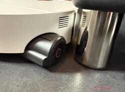 Wysuwany mop rolkowy zapewnia czyszczenie praktycznie bez krawędzi.