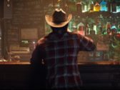 Screengrab Wolverine'a we flaneli i kowbojskim kapeluszu ze zwiastuna Marvels Wolverine (źródło obrazu: PlayStation YT)