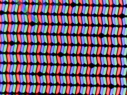 Wyświetlacz LC wykorzystuje klasyczną matrycę subpikseli RGB składającą się z czerwonej, niebieskiej i zielonej diody elektroluminescencyjnej.