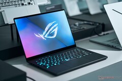 ASUS nadal oferuje serię ROG Zephyrus G w dwóch rozmiarach. (Źródło obrazu: Notebookcheck)