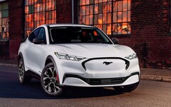 Zespół Webfleet pobił rekord świata w najdłuższej podróży samochodem elektrycznym dzięki rozszerzonemu zasięgowi Forda Mach-E. (Źródło zdjęcia: Ford)