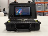 Kompletny cyberdeck wykonany przez firmę Raspberry Pi.