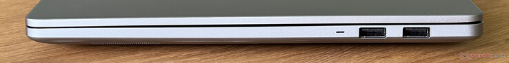 Po prawej: 2x USB-A 3.2 Gen 1 (5 Gbit/s)