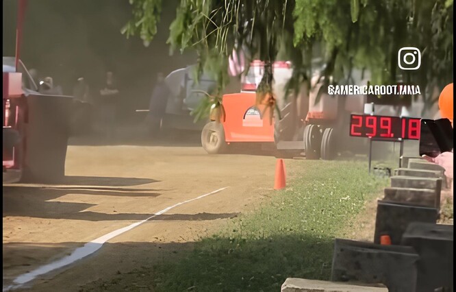 Tesla Cybertruck zdołała przeciągnąć sanki na odległość 299 stóp (źródło zdjęcia: Reddit)