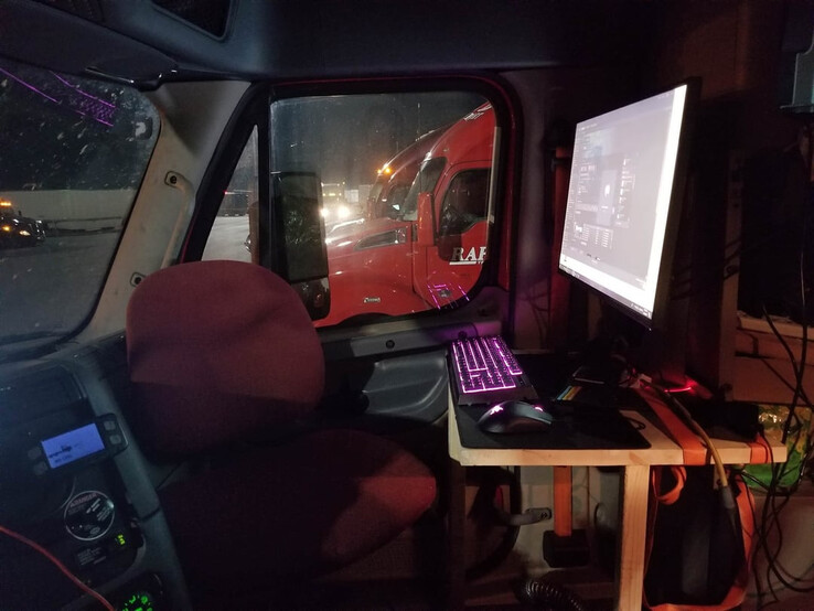 (Źródło zdjęcia: u/BudgieBeater via r/battlestations)