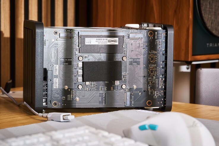 Na płycie głównej F4-425 Plus znajdują się trzy gniazda M.2-2280.