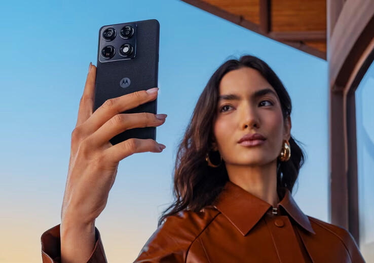 Motorola Signature posiada aparat do selfie o rozdzielczości 50 MP (źródło zdjęcia: Motorola)