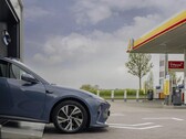 Jeśli myślałeś, że zakup pojazdu elektrycznego oznacza koniec wspierania przemysłu naftowego, pomyśl jeszcze raz. (Źródło zdjęcia: NIO)