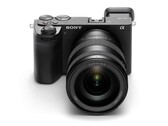 Sony A6700 to ekscytujący aparat dla entuzjastów, ale niektórzy użytkownicy mogą mieć zastrzeżenia do braku sprzętu do ładowania. (Źródło obrazu: Sony)