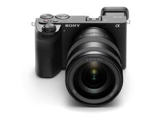 Sony A6700 to ekscytujący aparat dla entuzjastów, ale niektórzy użytkownicy mogą mieć zastrzeżenia do braku sprzętu do ładowania. (Źródło obrazu: Sony)