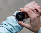 Forerunner 955 nadal otrzymuje regularne aktualizacje oprogramowania pomimo swojego wieku i pozycji w ofercie Garmin. (Źródło zdjęcia: Garmin)