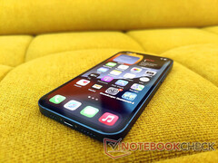 IPhone 13 może teraz kwalifikować się do T-Satellite z usługą Starlink. (Źródło obrazu: Notebookcheck)