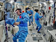 Niektórzy chińscy astronauci na chińskiej stacji kosmicznej Tiangong (źródło zdjęcia: China Manned Space Agency; przycięte)