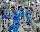 Niektórzy chińscy astronauci na chińskiej stacji kosmicznej Tiangong (źródło zdjęcia: China Manned Space Agency; przycięte)