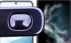  Galaxy S23 Ultra jest zarówno zakrzywiony jak i płaski według rzekomego częściowego zdjęcia na żywo. (Źródło obrazu: @UniverseIce/Samsung - edytowane)