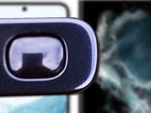  Galaxy S23 Ultra jest zarówno zakrzywiony jak i płaski według rzekomego częściowego zdjęcia na żywo. (Źródło obrazu: @UniverseIce/Samsung - edytowane)