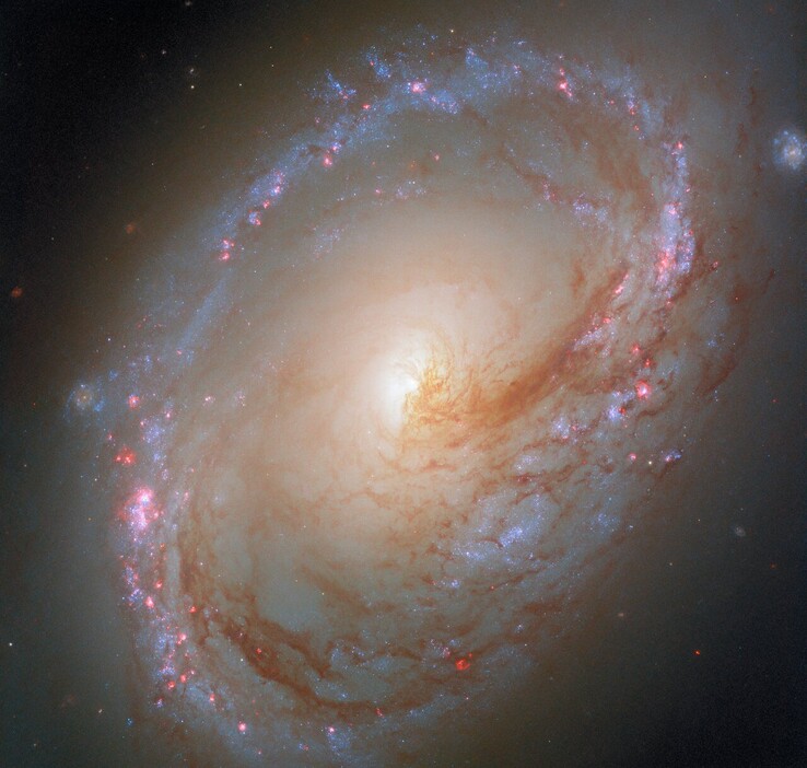 Najnowsze zdjęcie galaktyki Messier 96 (źródło zdjęcia: ESA, NASA, F. Belfiore i D. Calzetti)