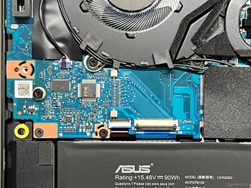 Dodatkowe gniazdo SSD (PCIe 4.0 x2)