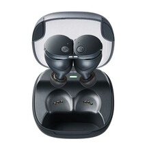 Etui ładujące jest kompatybilne z bezprzewodowymi ładowarkami Qi (Zdjęcie dzięki uprzejmości: Audio Technica)