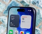 Następca przedstawionego na zdjęciu iPhone'a 17 Pro może otrzymać mniejsze wycięcie (źródło obrazu: Notebookcheck)