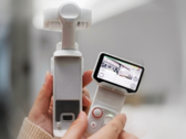 Insta360 Luna Ultra posiada odłączany pilot z ekranem dotykowym.
