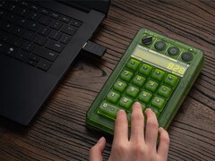 8BitDo Retro 18 Mechanical Numpad ma teraz wersję Xbox Edition.