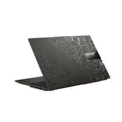 Asus VivoBook S15 BAPE Edition został dostarczony przez producenta.