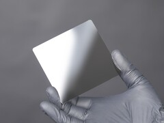 Cerabyte celuje w ultra-gęste, trwałe archiwalne pamięci masowe. Na zdjęciu: Szklano-ceramiczna pamięć masowa Cerabyte (źródło zdjęcia: Cerabyte)