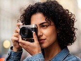 Esquisse Camera mieści matrycę Mikro Cztery Trzecie w kompaktowej obudowie.