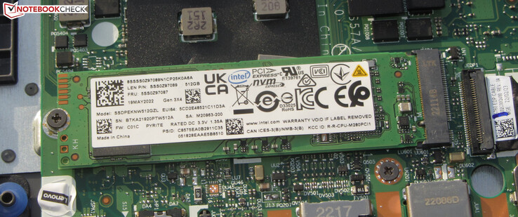 Jako dysk systemowy służy dysk SSD Intel PCIe 3.