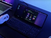 KeyGo łączy w sobie pełną klawiaturę z 12,8-calowym ekranem dotykowym za 249 USD (źródło obrazu: Kickstarter)  