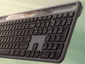 Logitech będzie sprzedawać Signature Slim Solar Plus tylko w przedstawionym wykończeniu, przynajmniej początkowo. (Źródło zdjęcia: Roland Quandt)