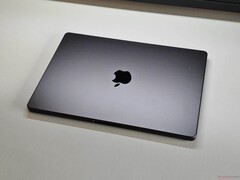 MacBook Pro M5 jest dostępny na rynku już od kilku miesięcy, a warianty M5 Pro i M5 Max pojawią się wkrótce.