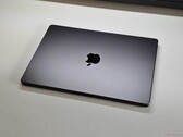 MacBook Pro M5 jest dostępny na rynku już od kilku miesięcy, a warianty M5 Pro i M5 Max pojawią się wkrótce.
