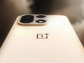 OnePlus 15 (źródło obrazu: OnePlus)