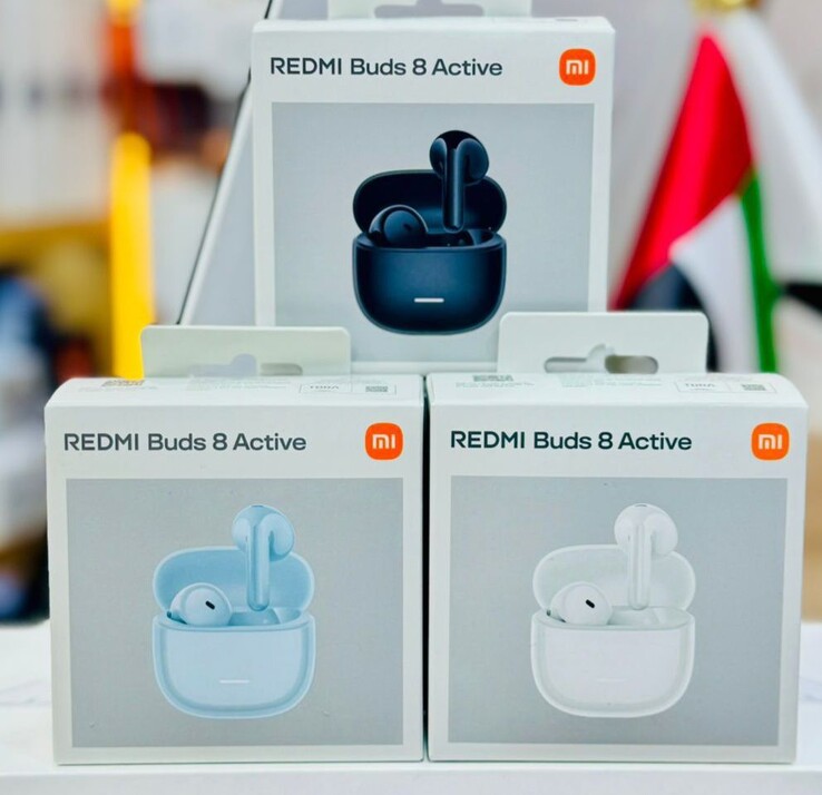 Ramki przedstawiające opcje kolorystyczne Buds 8 Active