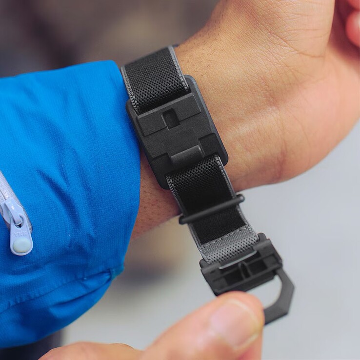 Klamrę magnetyczną można płynnie otwierać i zamykać jedną ręką.