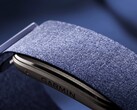 Model Garmin CIRQA jest wyposażony w pasek z tkaniny, który jest dostępny w siedmiu kolorach.