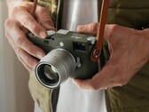 Edycja Safari kultowego aparatu dalmierzowego Leica M11-P będzie dostępna w kolorze oliwkowo-zielonym (źródło zdjęcia: Leica)
