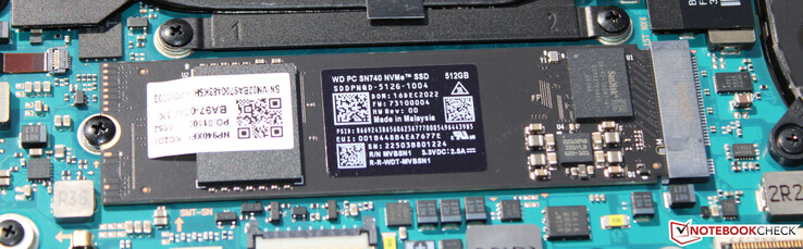 Dysk SSD PCIe-4 służy jako dysk systemowy.