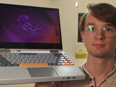 YouTuber buduje laptopa DIY z klawiaturą mechaniczną, ponieważ oryginalna klawiatura zawiodła dwukrotnie (źródło obrazu: Marcin Plaza)