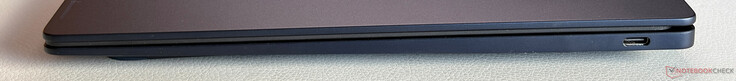 Po prawej: USB-C 3.2 Gen. 2 (10 Gbps, DisplayPort 1.4, Power Delivery 3.0)