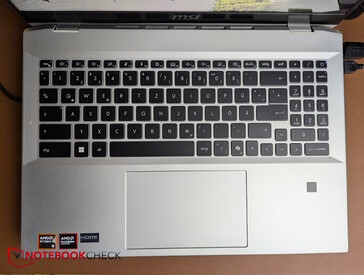 Klawiatura, touchpad i czujnik linii papilarnych