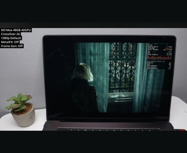 Resident Evil Requiem uruchomiony na MacBooku Pro M3 Max przez CrossOver 26 przy domyślnych ustawieniach 1080p pokazuje około 73 FPS w scenie w pomieszczeniu.