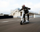 Bo Turbo wyposażony jest w podwójny silnik o mocy 24 000 W i oferuje prędkość maksymalną 100 mph (160 km/h) (źródło zdjęcia: Bo)