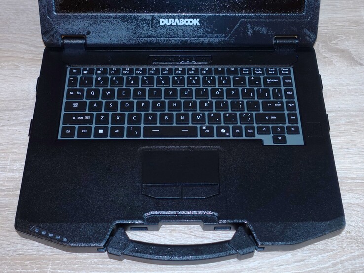 Touchpad i klawiatura są odporne na wilgoć lub rozpyloną wodę