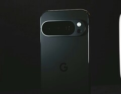 Październikowa aktualizacja najwyraźniej powoduje awarie aplikacji na Google Pixel 10 (Pro). (Źródło obrazu: Samuel Angor)